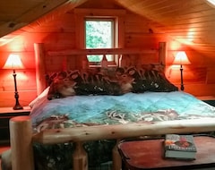Toàn bộ căn nhà/căn hộ Chestnut 3 Bed / 2 Bath Cabin With Hot Tub Jacuzzi (Waterville, Hoa Kỳ)