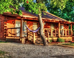 Rustic Ozarks Crown Point Resort 1 Br Cabin, Sleeps 4, Large Lake, Nature Trails (Horseshoe Bend, EE. UU.)