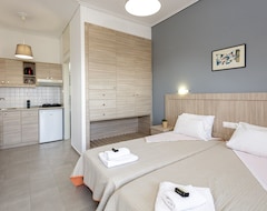 Apart Otel Yiannis Apartments (Adele, Yunanistan)