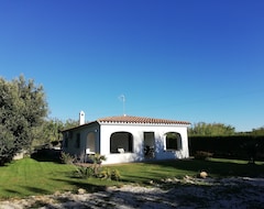 Hele huset/lejligheden Charming house on meadow 800 meters from the sea with green lawn and barbecue (Orosei, Italien)
