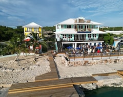 Toàn bộ căn nhà/căn hộ Club Room 3 - Sunset Views Long Island Harbour Club (Clarence Town, Bahamas)