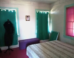 Casa/apartamento entero Quirky 1940s House With Yard In Great Location! Pet-friendly With Game Room (Bisbee, EE. UU.)