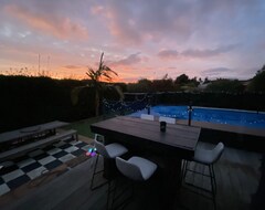 Toàn bộ căn nhà/căn hộ Family & Pet Friendly Home - Heated Pool, Gym, Sauna 2km To The Beach Sleeps 11 (Ocean Grove, Úc)