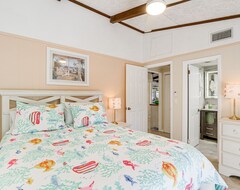 Hotel New Listing! Beach Side Villa, Private Hot Tub, Heated Community Pool, 1st Floor (Englewood, USA)