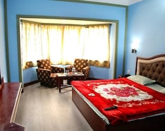 Hotel Sapphire Paradise (Udhagamandalam, India)