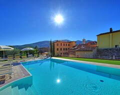 Hele huset/lejligheden Apartment In Lucca With 2 Bedrooms Sleeps 4 (Lucca, Italien)