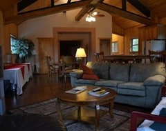 Khách sạn Diamondstone Guest Lodge & Gallery (Altoona, Hoa Kỳ)