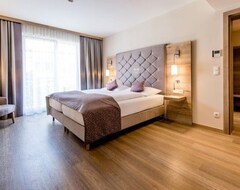 Classic Double Room Wheelchair Accessible - Hotel Krone (Mondsee, Østrig)