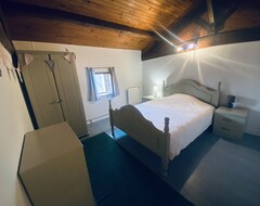 Cijela kuća/apartman 3 Double Bed House - Unspoilt Valley Views & 10 Minutes Walk To Town (Charroux, Francuska)
