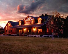 Entire House / Apartment Deluxe Log Lodge In The Country (Mount Sterling, USA)