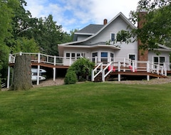 Entire House / Apartment Wi Lake Home With So Much To Offer!!  Only An Hour From The Twin Cities! (Amery, USA)