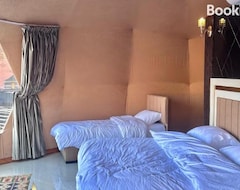 Khách sạn Rum Rotana Luxury Camp (Wadi Rum, Jordan)
