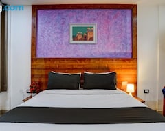 Hotel luxury room on NH8 near Hero Honda Chowk Gurgaon (Gurgaon, Indija)