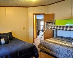 Entire House / Apartment South Buffalo Lake Bungalow- Lake Front Cabin With Dock & Beach (Sisseton, USA)