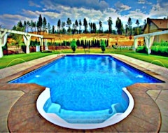 Hele huset/lejligheden Private Home With Luxury Saltwater Pool Near Summerhill & CedarCreek Vineyards (Kelowna, Canada)