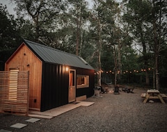 Entire House / Apartment Modern Tiny Home In The Woods (Rock Creek, USA)
