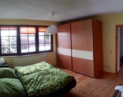 Koko talo/asunto 2 Bedrooms, Quiet Location, Pool, Barbecue, Fireplace, Wifi, Dishwasher, Water Bed, (Henschleben, Saksa)