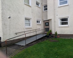 Entire House / Apartment Ground Floor Flat In Bearsden (Glasgow, United Kingdom)