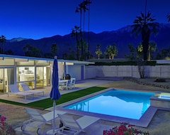 Casa/apartamento entero Marca nueva remodelación con muebles de diseño, cortinas a medida y ambiente retro (Palm Springs, EE. UU.)