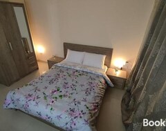 Pensión Bedroom 3, Couples Should Be Married (Abu Dabi, Emiratos Árabes Unidos)