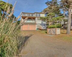 Hele huset/lejligheden Magnificent Ocean Views, Easy Beach Access From This Roads End Large Sleeper (Lincoln City, USA)