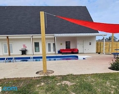 Entire House / Apartment Louisiana 5br Luxury Pool Retreat (Lake Charles, USA)