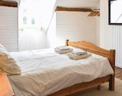Koko talo/asunto 3 Bedroom Accommodation In Pont Douilly (Pont-d'Ouilly, Ranska)