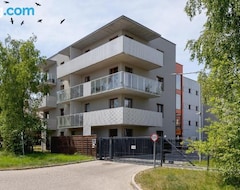Koko talo/asunto Modern & Spacious Apartment With Air Conditioning & Parking By Renters Prestige (Krakova, Puola)