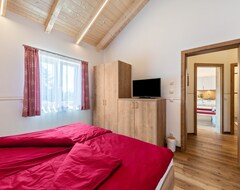 Toàn bộ căn nhà/căn hộ Holiday Apartment Ronja With Mountain View, Open Terrace & Wi-fi (Huglfing, Đức)