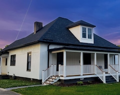 Koko talo/asunto Historic Home In The Heart Of Graham (Graham, Amerikan Yhdysvallat)