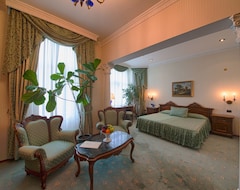 Khách sạn Grand Hotel London (Varna, Bun-ga-ri)