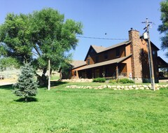 Entire House / Apartment Remote ranch house on 80+ acres of land in the peaceful Indianola Valley! (Fairview, USA)