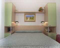 Hotel Jura (Bellaria-Igea Marina, Italy)