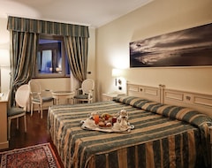 Khách sạn Hotel Savoy Palace (Gardone Riviera, Ý)