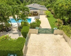 Casa/apartamento entero Serene Home With Saltwater Pool & Gardens (Savannah, Islas Caimán)