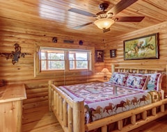 Khách sạn Family-friendly Retreat W/ Game Room, Hot Tub, Shared Seasonal Pool & Fireplace (Sevierville, Hoa Kỳ)
