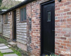 Toàn bộ căn nhà/căn hộ A Unique Cottage Thats Also A Vintage Shop! (Ryton, Vương quốc Anh)