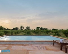 Casa rural StayVista's Gaudhuli Farmstay - Outdoor Pool & Terrace with View (Beawar, India)