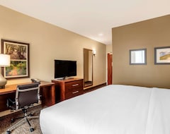 Khách sạn Comfort Inn & Suites (Winchester, Hoa Kỳ)