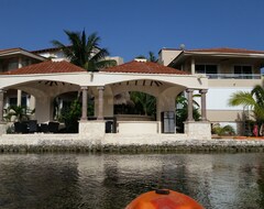 Hele huset/lejligheden Condo Bellmare B2 Bedroom Water Front Lagoon 3 Steps To Pool.1 Min.from Beach (Puerto Aventuras, Mexico)