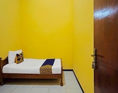 Hotel Spot On 91869 Insan Mulia Kost Syariah (Mojokerto, Indonezija)