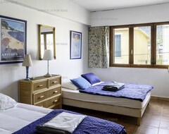 Hotel Rent Apartment 3 Rooms Feet In Water In CavaliÈre (Le Lavandou, France)
