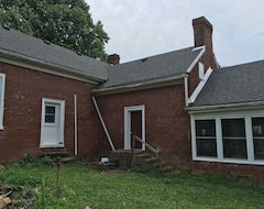 Entire House / Apartment Historic Farmhouse Just Renovated (Greensburg, USA)