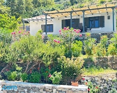 Koko talo/asunto Maroudios Villa (Livadakia, Kreikka)