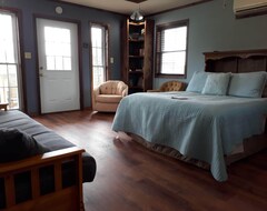Entire House / Apartment Peace On The Prairie Too - Tiny House, Pets Allowed (Jacksonville, USA)