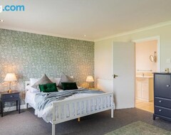 Cijela kuća/apartman Alton Villa - Sleeps 8, Hot Tub, Bar, Open Fire, Pet Friendly (Kilmarnock, Ujedinjeno Kraljevstvo)