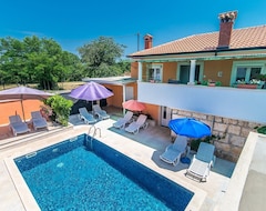 Hotel Casa de vacaciones Vlahovich con piscina privada cerca de Tinjan (Tinjan, Croacia)