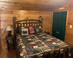 Entire House / Apartment Cozy Little Cabin Located Along The Banks Of A Beautiful Trout Stream (Lansing, USA)