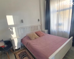 Casa/apartamento entero Cozy Apartment With Stained Glass (Vilna, Lituania)