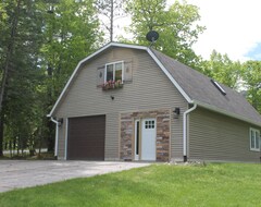 Entire House / Apartment Knotty Pine Retreat At Hubbard Lake With Private Deeded Lake Access Steps Away (Ossineke, USA)
